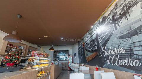 CENTURY 21 Confiança IV offers another excellent opportunity to support entrepreneurship and job creation, in the heart of the Sé/Museu de Santa Joana neighborhood and in the vicinity of the largest Secondary Schools in the City of Aveiro. This cafet...