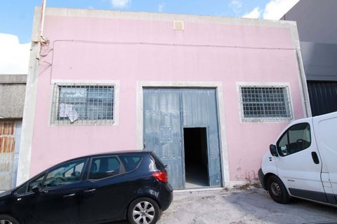 Large warehouse with 300m2, for sale in Figo Maduro, Prior Velho Well located at the gates of Lisbon, next to the Airport and one minute from the junction of Prior Velho with the A1 and the 2nd Circular or access to Vasco da Gama Bridge. This in an e...