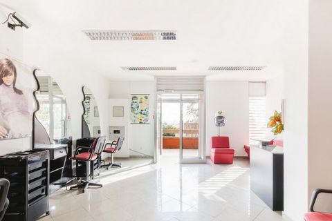 Accept Our Invitation, and Come and Discover this Business Opportunity. Its location is served by excellent access, its proximity to Almada, Charneca da Caparica, Costa de Caparica or even Lisbon, end up making this place attractive to a wide cliente...
