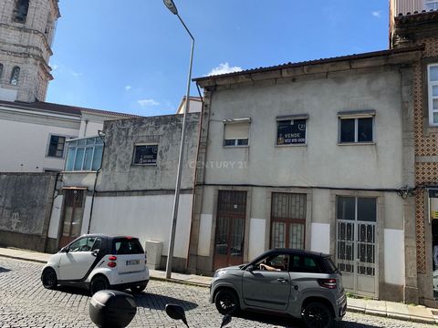 Im Herzen der Stadt Braga, in São Vicente gelegen, gibt es eine Investitionsmöglichkeit, die nicht ignoriert werden kann. Ein Gebäude mit viel Potenzial für Investoren, die nicht nur eine Immobilie, sondern ein Projekt für Transformation und Rentabil...