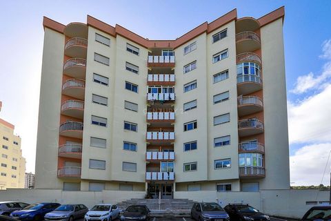 Located on a one-way street in terms of traffic, it is a very quiet location, in an area very well served by commerce, services and transport, close to the Queluz library, Finance, Social Security, Civil Registry Office, schools and daycare centers ....