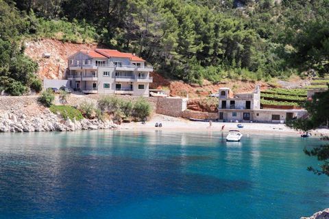 Location: Hvar Built: 2014 City center: 5 km Airport distance: 87 km Inside space: 700 m2 Plot size: 1094 m2 Bedrooms: 12 Bathrooms: 12 Parking: 4 Air-conditioner Patio Garden Boat dock Features: - Air Conditioning - Internet - Dishwasher - Washing M...