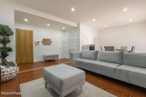 2 Bedroom Apartment +1 Renovated Apartment located in the center of Paredes, benefiting from the most varied amenities and benefits due to its central location. Apartment on the ground floor, with easy access. Upon entering, you are greeted by a plea...