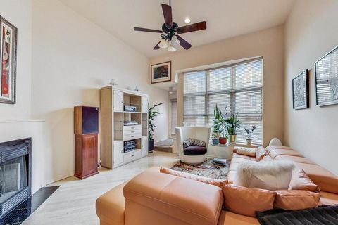 An inviting and comfortable home in the Prairie Terrace Homes enclave, located in the vibrant South Loop area. The courtyard views from both the front and back provide a serene backdrop, while the spacious and open living room with a fireplace, hardw...