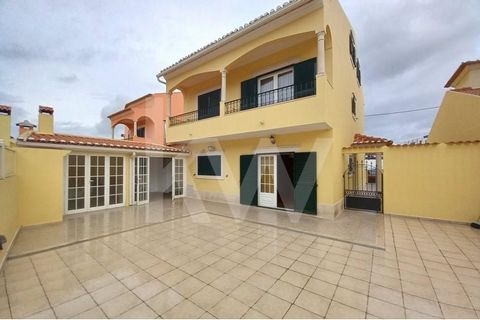 Five Bedroom Villa with Space for the Whole Family ***I am pleased to OFFER my purchasing clients the VALUE OF THE WRITING!!!! Valid until 03/31/2024***  Welcome to your new home, where comfort and practicality combine with contemporary design. This ...