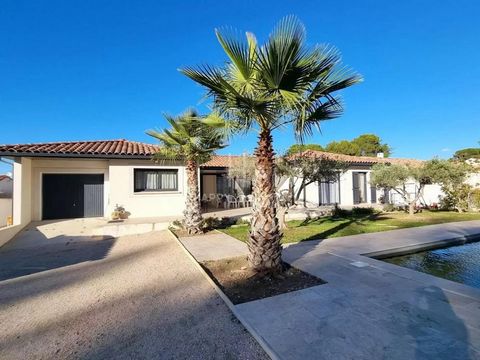 Less than 6km from the town centre of St Rémy, in the town of Mas-Blanc des Alpilles, on a plot of 1000m2, villa from 2017 with a living area of about 143m2 on one level including a very large living room of 73m2, then 3 bedrooms, 2 shower rooms, 2 t...