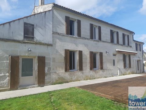 In the commune of Les Gonds, this house of about 158m2 is located in a quiet location and close to Saintes, with enclosed and wooded land of about 2200m2. On the ground floor: a large living room of 60m2, a beautiful E/A kitchen with a scullery, a sh...