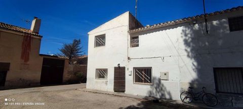 Exquisite Country Retreat with Endless Potential!Welcome to your dream semi-detached country house nestled in the serene landscapes of southern Spain, where the sun-kissed countryside and charming ambiance await you. Perfectly blending traditional ch...