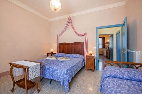 Why stay here? This holiday home in Sarteano for a large family or a group of friends is situated amid soft hills covered with vineyards and olive groves. A shared swimming pool and a private terrace are offered to relax and enjoy to the fullest. Thi...