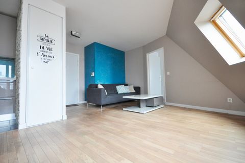 Nanterre - Quartier des bergères- L'agence Home Passion Concept vous propose un appartement de 4 pièces en dernier étage. Il se compose d'une entrée qui donne sur une séjour, une chambre, ainsi qu'une grande cuisine ouverte. La partie nuit quant à el...