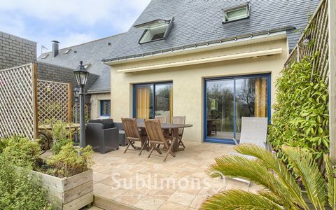 In Damgan, a seaside resort at the entrance to the Gulf of Morbihan, only 30 km from Vannes and 85 km from Nantes, Catherine Jacq, your Sublimons Real Estate Advisor, Tel: ... , offers you this house from 1985, perfectly renovated and brought up to d...