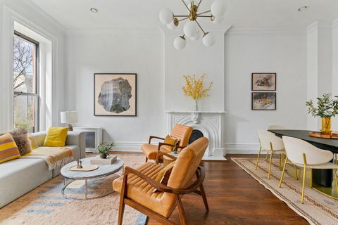 423 7th Street This pristine four story, two-family, Italianate brownstone situated in the heart of Park Slope has been immaculately renovated to wed classic charm with the comforts of modern living. Step inside to appreciate the elegant design and f...