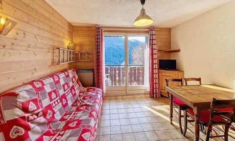 This first floor one bedroomed apartment is in an Rys sector of La Chapelle D'Abondance. It benefits from a South-West facing balcony enabling you to benefit from the sun throughout the day. Built in 1989, the apartment includes entrance with storage...