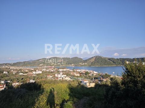Property Code. 25327-10092 - Plot FOR SALE in Skiathos Main town - Chora, Kotroni for € 2.500.000 . Discover the features of this 1927 sq. m. Plot: Panoramic view to Skiathos Chora and Airport Distance from sea 450 meters, Distance from nearest airpo...