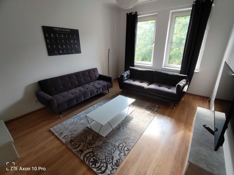 This appealing property with 69 m2 is a completely renovated apartment with upscale interior (independent flat). In addition to three pretty rooms, the property includes not only a bathroom, but also a separate guest WC. The flat is particularly attr...