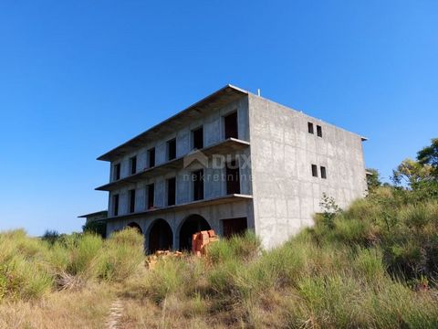 Location: Zadarska županija, Ražanac, Rtina. RTINA, ZADAR - Roh-bau hotel, first row to the sea House for sale in Roh-bau design. First row to the sea, with its own exit to the beach and an unobstructed view of the sea. Built from quality materials. ...