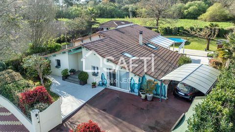Located in La Teste-de-Buch (33260), this charming house benefits from a popular location near the Atlantic coast and the Arcachon Bay. The town offers a pleasant living environment, combining tranquility and dynamism thanks to its local shops and pr...