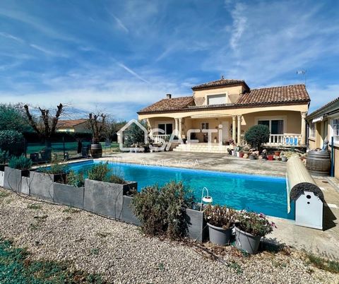 Located on the privileged axis between Pamiers and Mirepoix, just 10 minutes from both towns, this villa built in 2005 offers excellent amenities. Fully fenced, the large buildable garden allows you to tailor the space to your liking. An in-ground sa...