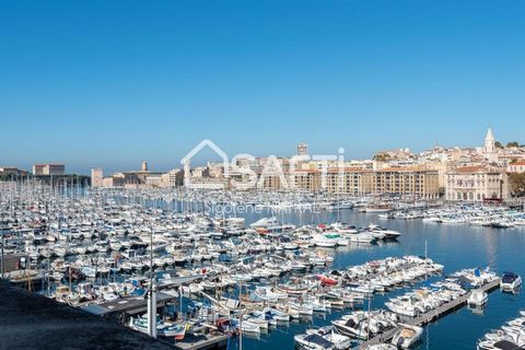 MARSEILLE, on the edge of the 7th arrondissement, I offer this 58m2 furnished apartment with atypical volumes, entirely renovated with taste. Located on the top floor with elevator of an Arsenal building, it boasts an unobstructed view of the Old Por...
