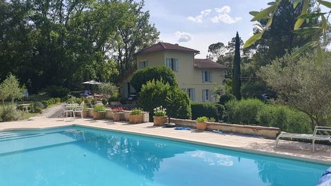 You will find this wonderful country house in Correns, only a few minutes drive from the lovely town of Cotignac. A small bio friendly town which is well sought in this are of the green Provence. This family home offers you 100 percent privacy. Priva...