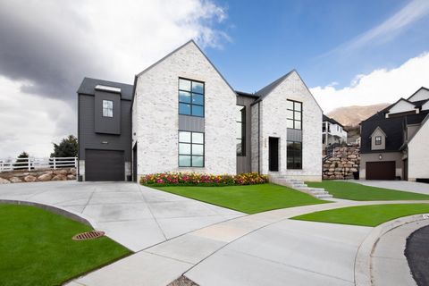 Welcome to this exquisite new construction in the heart of Farmington, Utah. This house is designed for luxury living and features stately architecture with modern materials, offering a perfect blend of style and function. Step inside to discover a s...