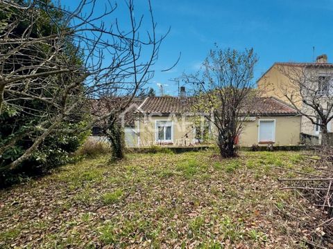 Located in a village between Mirepoix and Laroque d'Olmes, this house offers an ideal living environment. Close to local amenities, it enjoys a privileged location that allows residents to enjoy a peaceful neighborhood. Nature lovers will also apprec...