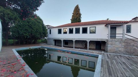 Fantastic house with 4 suites in Vermil, Guimarães. If your desire is comfort, beauty, space, surrounded by nature without giving up proximity to shopping areas, public transport and access to highways, this is the property you are looking for. Built...