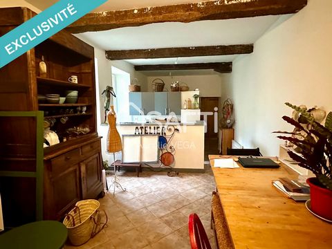 SPECIAL INVESTOR! Rare! In the heart of the town of Mirepoix, ideally located, invest in this investment property in good general condition, comprising 3 apartments and a business premises. The 3 apartments are rented bare, and the business premises ...