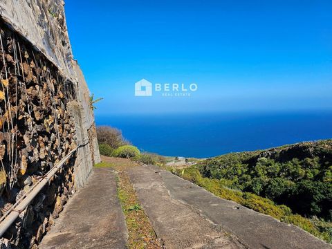 The plots are located in the charming municipality of Puntallana, enjoying great views of the sea and in a quiet and peaceful environment, all just a few minutes from the center of the town, where you can find all the necessary amenities, such as sho...