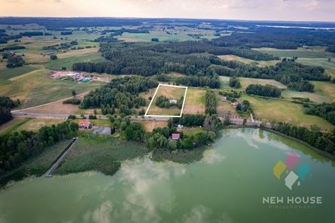 An agricultural plot with the commenced construction of a residential building with a view of Lake Inulec located in Masuria in the town of Zełwągi. The property can be used as a place to run a business, e.g. agritourism with the possibility of addin...