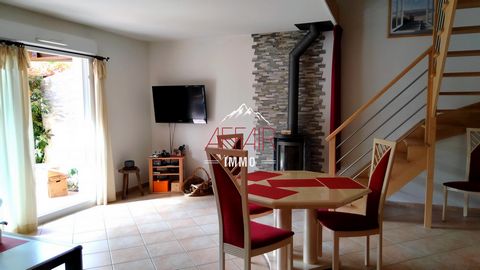 ARCHAMPS (74160) - Quietly located, pretty and comfortable semi-detached house of about 105 m2 of living space built in 2009 on a well-oriented plot of about 165 m2. On the ground floor, it has an entrance hall, a bedroom, a shower room with toilet, ...