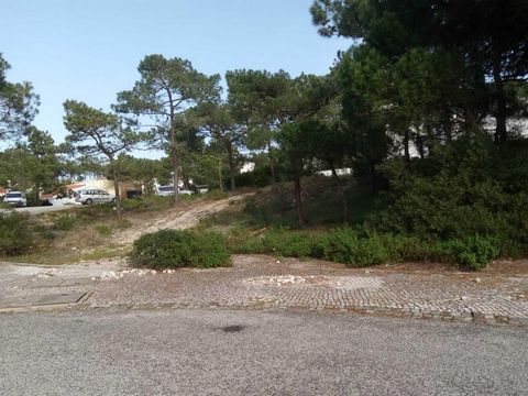 Urban land, located in the prestigious condominium Soltroia, with a 1.430 sqm lot area, a 400 sqm construction area, being ideal to construct your dream holiday home. Soltroia is a closed community, with 24 hour security, restaurant, minimarket, chil...