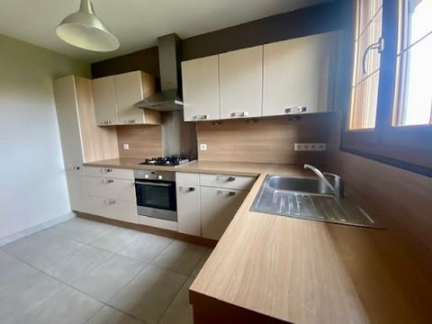To be discovered in the heart of Saint Ouen du Breuil, Ideal detached house to accommodate your family, it will seduce you with its volumes and services. It consists of: On the ground floor: Entrance, fitted kitchen offers a functional space for cook...