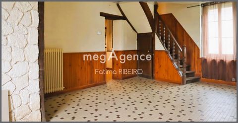 In a village located in Seine-et-Marne, near La Ferté-Gaucher, 30 minutes from Provins, Coulommiers and Sézanne, 20 minutes from Esternay and Rebais. This 130 m² village house is composed as is. Ground floor: 1 entrance, 1 living room, 1 kitchen, 1 b...
