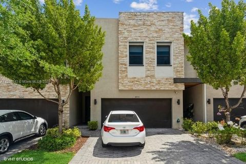 LOCATION, GATE COMMUNITY, MORE THAN 2 PARKING SPACES , 4 BED ROOMS , 3.5 BATHROOMS , NO CARPETS, GREAT SCHOOLS, INCREDIBLE CLUBHOUSE , BEAUTIFUL KITCHEN, AMAZING LIVING ROOMS