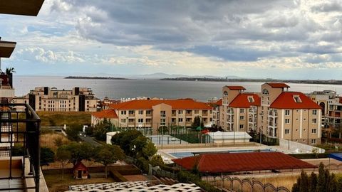 Wir bieten zum Verkauf eine schöne Ein-Zimmer-Wohnung mit einzigartigem Panoramablick auf das Meer und den Pool im Komplex 