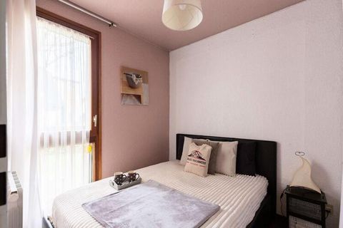 Dieses gemütliche Apartment im Erdgeschoss ist ideal für bis zu 4 Personen und verfügt über einen komfortablen Wohnbereich mit Sofa und Fernseher. Das Apartment bietet einen Schlafbereich mit einem Doppelbett in einem separaten Raum sowie zwei Etagen...