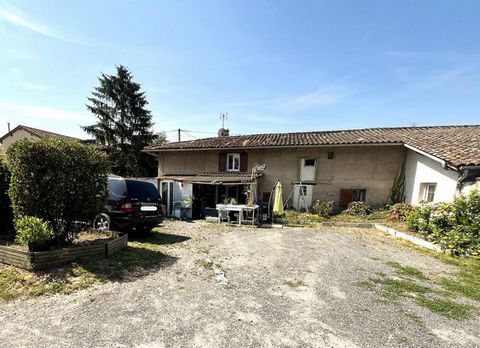 Descubra este apartamento localizado na cidade de Guéreins, a apenas 3 km da autoestrada A6. Este imóvel é vendido arrendado com contrato de arrendamento em vigor até 1 de março de 2027, gerando uma renda mensal de 557 euros. Uma oportunidade ideal p...