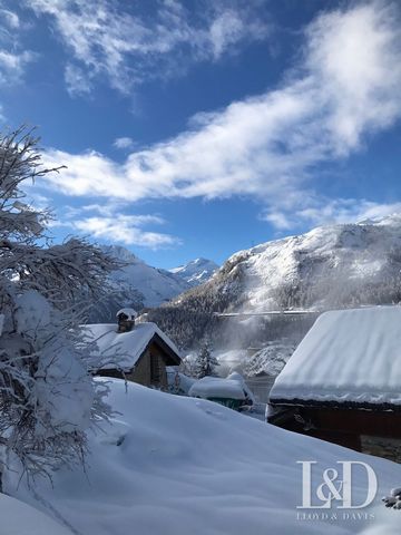 Sie sind auf der Suche nach Authentizität und Ruhe: Prächtiges authentisches und traditionelles Chalet von 150 m2 in einem ruhigen Weiler, inmitten der Natur: eine echte Oase der Ruhe, ideal zum Entspannen. Sehr schöne Aussicht, SÜDAUSRICHTUNG Eine b...