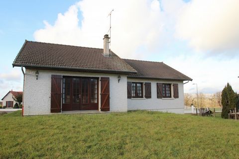 DECIZE, op 5 minuten van winkels, scholen en ziekenhuis, paviljoen op souterrain uit 1982 met o.a. keuken, woonkamer, dubbele belichting met insert, badkamer, toilet en 3 slaapkamers. Totale kelder inclusief garage, kelder, wasruimte en werkplaats. L...