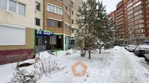 Продам торговую площадь: г. Самара, Октябрьский район, 5-я просека, 106. Ближайшее пересечение с ул. Солнечной. Здание расположено в плотном, многоэтажном жилом массиве. Этаж/этажность: 1/9. Общая площадь: 74,2 кв.м. Высота потолков: 3 м. Выделенная ...