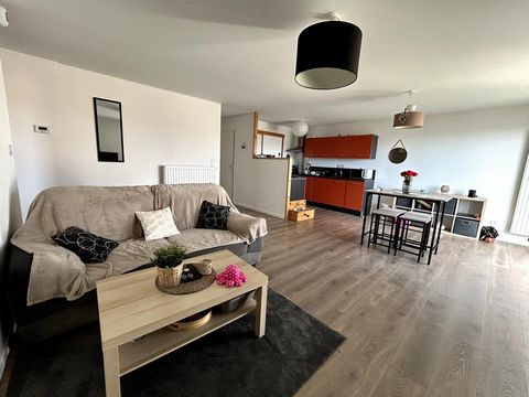 Située dans le joli village de Marsanne (26740), dans un quartier calme et proche des commodités venez découvrir cette villa construite en 2018 d'une surface habitable de 81m2 sur terrain de 482m2. Coté intérieur, cette villa de plain-pied construite...