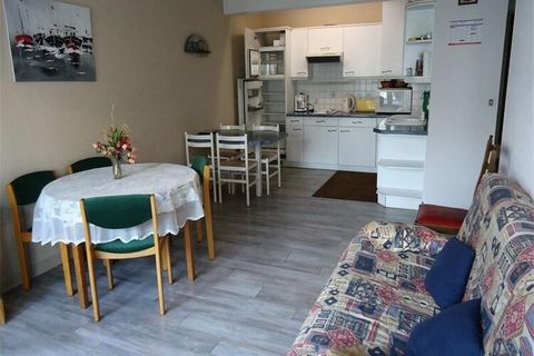 Appartement T2, op de 1e verdieping van een residentie zonder ascenseur, op het plein van het Balnéaire-station op 25 meter van het strand en de handel, inclusief: -Een salon/verblijf met tafel aan de kribbe 4 personen, TV, converteerbare canapé 2 pe...