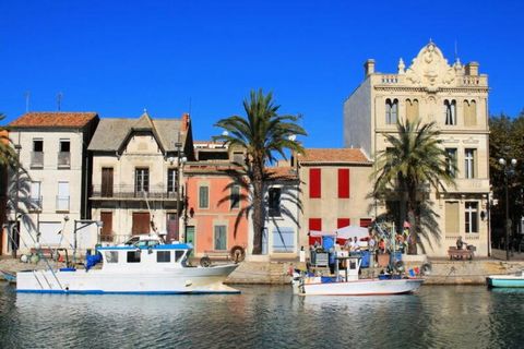 Residenza “Le Lagon Bleu”, su 4 piani. Nel quartiere Palais de la Mer, a 2 km dal centro di Grau du Roi, a 850 m dal mare. In comune: piscina rotonda (disponibilità stagionale: 15 giugno - 15 settembre). Infrastruttura del residence: ascensore. Negoz...