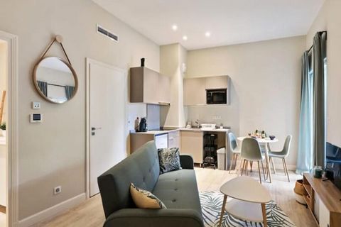 Ce charmant appartement climatisé de 41 m² est idéalement situé à proximité du célèbre Hôtel Martinez et du Palais des Congrès, ce qui le rend parfait pour ceux qui recherchent détente et soleil. L'appartement est situé au rez-de-chaussée d'un immeub...