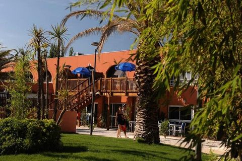 Im Herzen eines herrlichen bewaldeten Parks in Cap d'Agde erwartet Sie die Résidence Odalys du Golfe**** für einen sonnigen Urlaub. Das Agathois-Haus genießt eine wunderschöne Lage, nur 400 m vom Strand und 5 Minuten vom Hafen und den Geschäften der ...