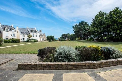 Second district of a friendly village, the Port du Crouesty Village residence distributes its traditional Breton facades just a few steps from the port as well as the ocean, on the Rhuys peninsula, between the Gulf of Morbihan and the bay from Quiber...