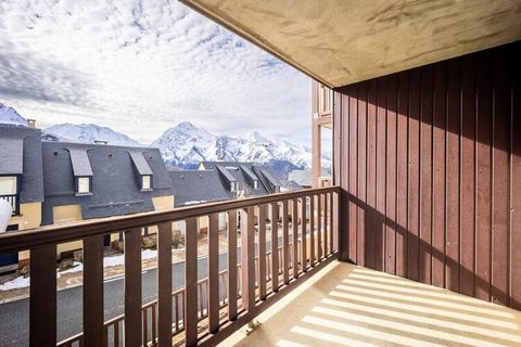 Apartment für 8 Personen in der Residenz Les Hauts de Peyragudes. Pisten 5 Minuten entfernt Zum Wohnzimmer offene Küche (2 Betten auf dem Sofa) Wohnzimmer mit Balkon Gästetoilette Separate Toiletten 1 Master-Suite mit 140 cm breitem Bett 1 Schlafzimm...