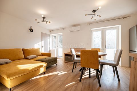 www.biliskov.com  ID: 13777 Šalata, Zeleni dol A newly renovated three-room apartment of 58 m² located on the 2nd floor of a building constructed in 1965. The apartment consists of an entrance hall, two bedrooms, an open-space living room with a dini...