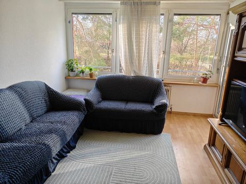 Willkommen in Ihrem idealen zweiten Zuhause! Diese helle und gemütliche Wohnung im 3. Stock ist perfekt für alle, die Komfort, Bequemlichkeit und Produktivität suchen. Hauptmerkmale: Balkon: Genießen Sie einen geräumigen, langen Balkon mit ruhiger Au...